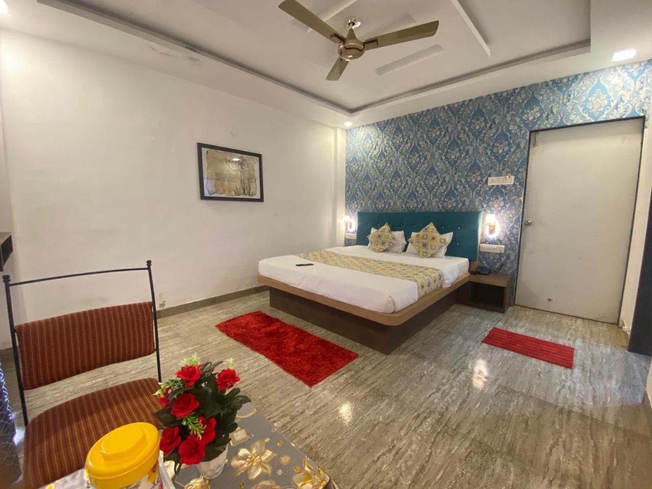 Hotel Golden Galaxy And Restaurant มหาบาเลชวาร์ ภายนอก รูปภาพ